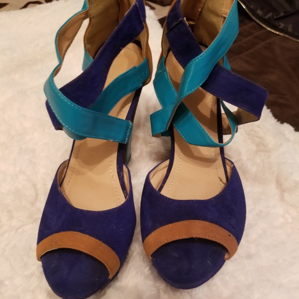 Shoes - Picture 2 of 5